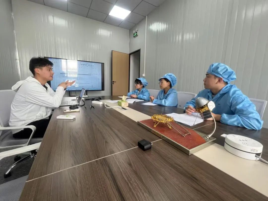 深轨变幻 (2).jpg