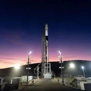 七手猎鹰发射25颗星链