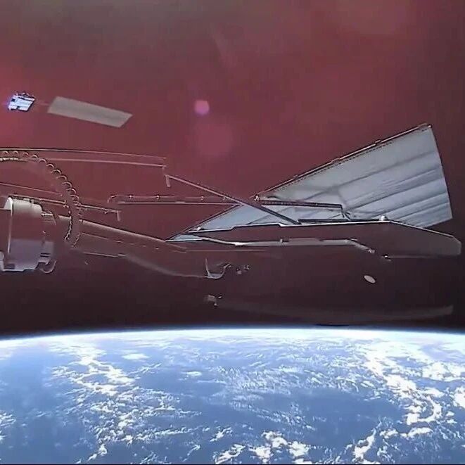 星链机载镜头首曝轨道巡航，全程记录V2迷你卫星动态苏醒